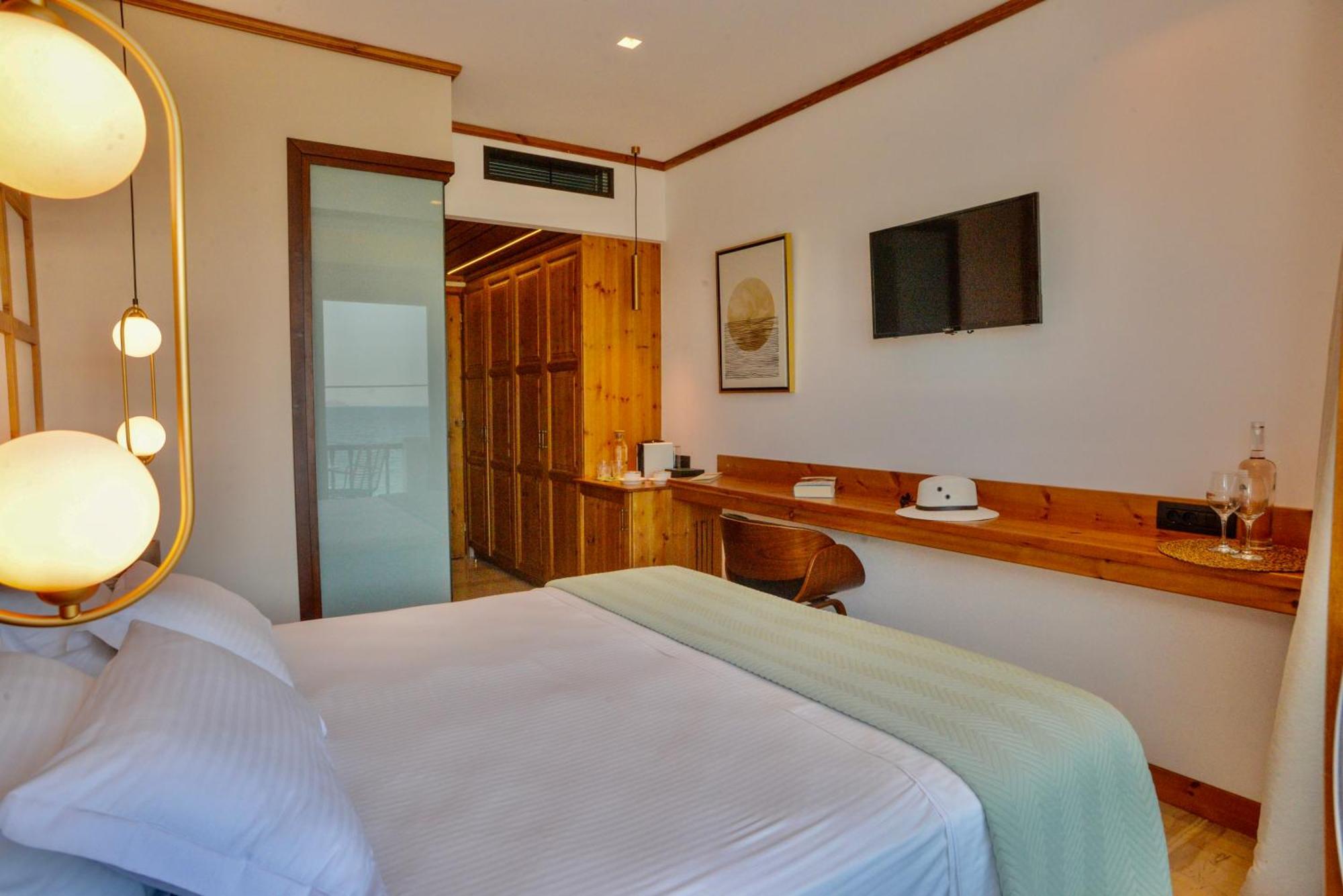 Sunrise Hotel Ireo  Exterior photo